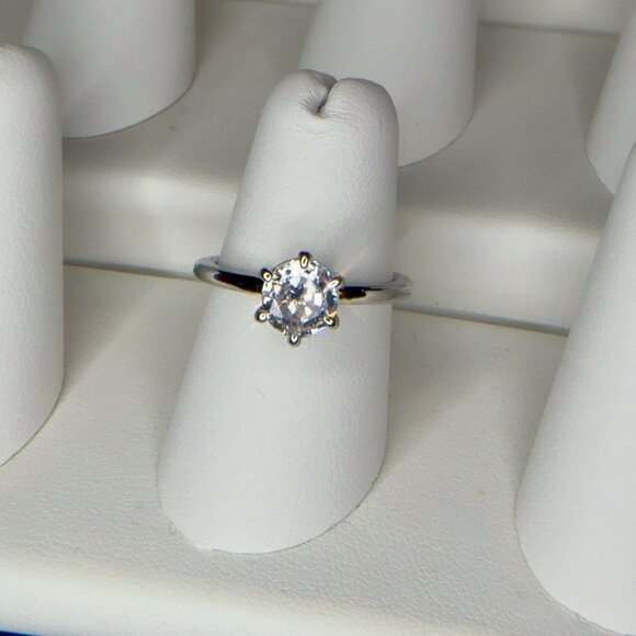 Fashion Jewelry 1 CT CZ Silver Plated Solitaire Engagement Ring Size 10 - Picture 1 of 8
